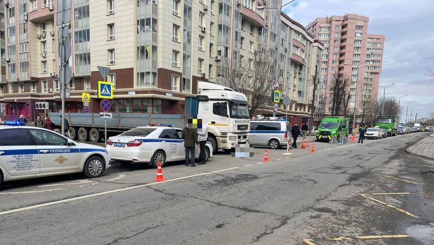 В Щербинке 25-летняя девушка погибла на пешеходном переходе из-за наезда "КамАЗа"