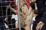 Акция Femen в Давосе.