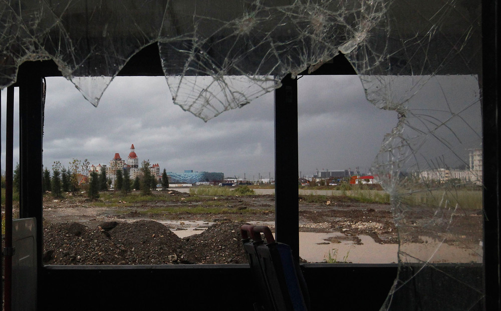 Вид на олимпийские объекты из окна заброшенного автобуса в Адлере