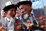 Ветераны на трибунах перед началом военного парада в ознаменование 70-летия победы в Великой Отечественной войне 1941–1945 годов
