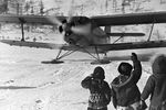 Самолет Ан-2 после доставки грузов и почты в камчатское село Эммо, 1964 год