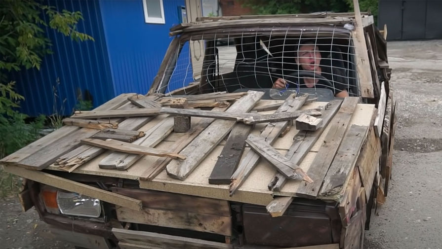 В Перми оштрафовали блогера за езду на деревянной машине
