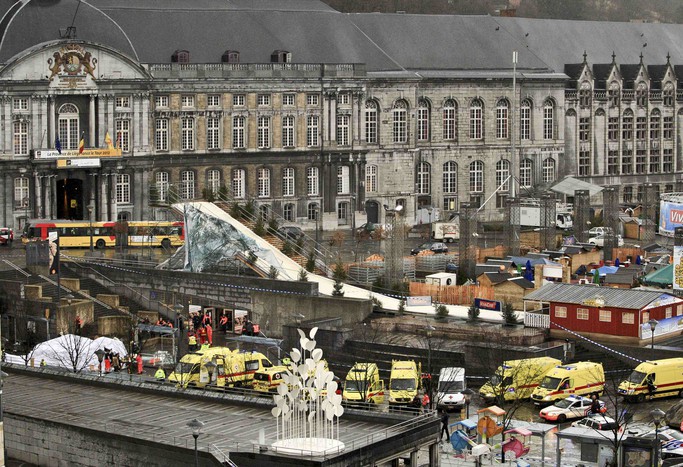 Во вторник на&nbsp;центральной площади города Сен-Ламбер бельгийского города Льеже раздалась стрельба и прогремели взрывы.
