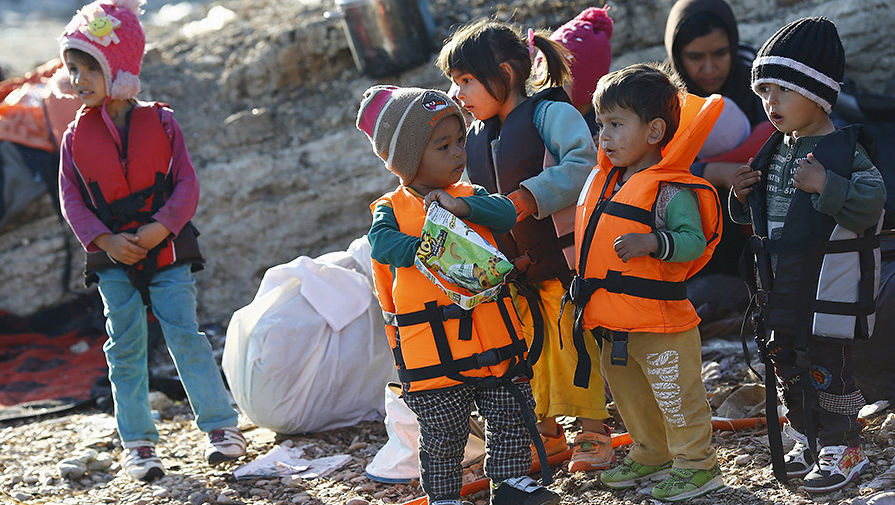 Дети мигрантов в городе Чешем на западе Турции