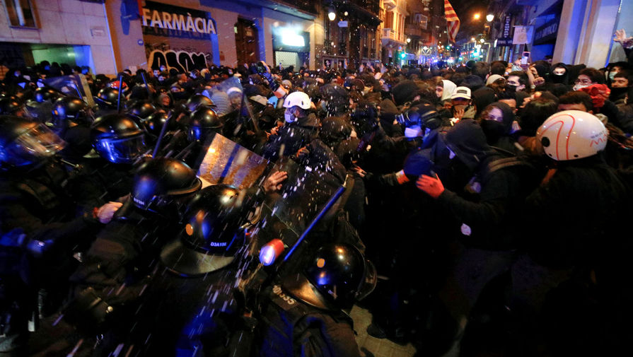 Столкновения протестующих с&nbsp;полицией в&nbsp;Барселоне, 20 февраля 2021 года