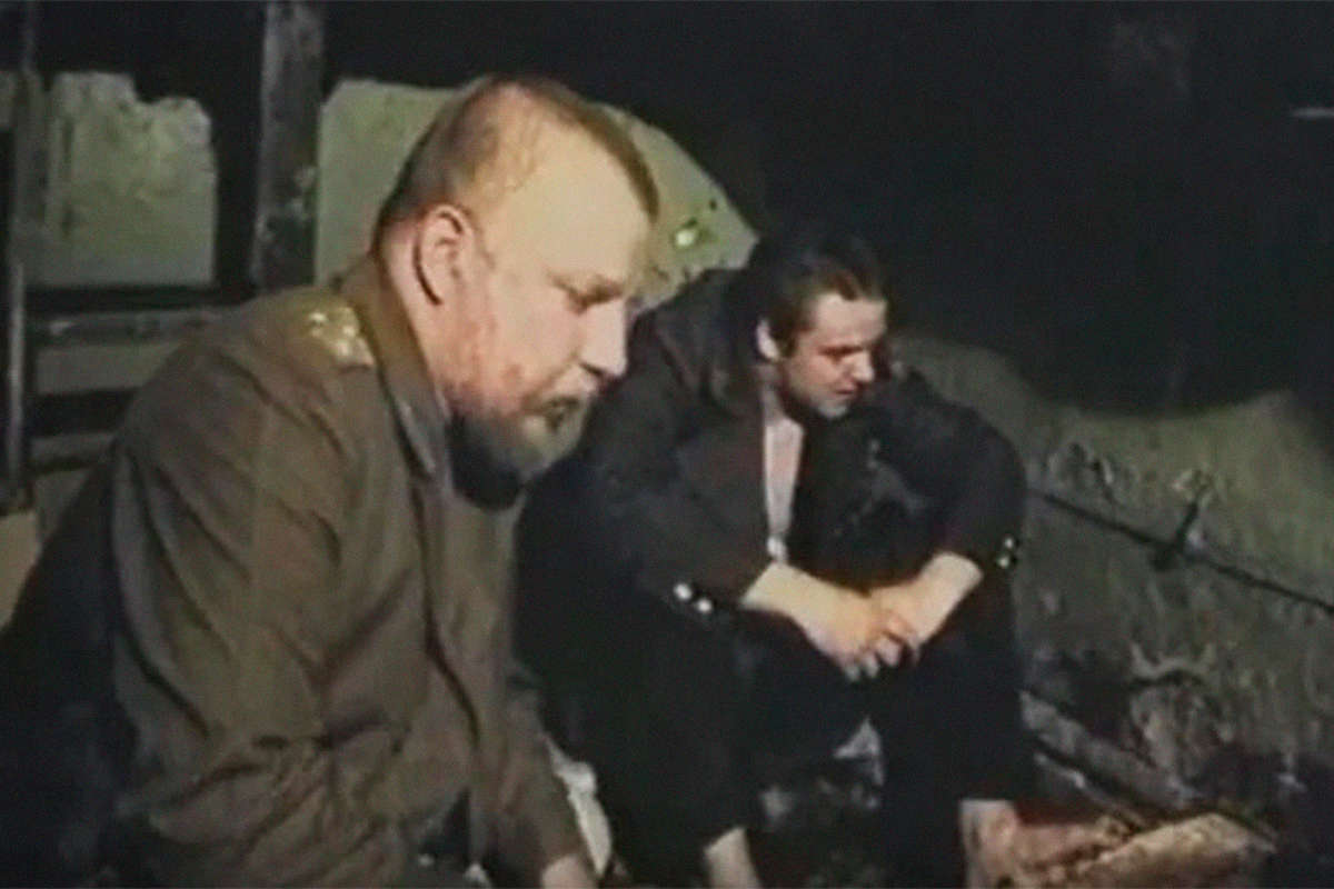Сергей Пахомов и Владимир Епифанцев в кадре из фильма «Зеленый слоник» (1999)