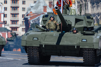 Танк Т-14 «Армата» на генеральной репетиции военного парада в Москве, 7 мая 2017 года