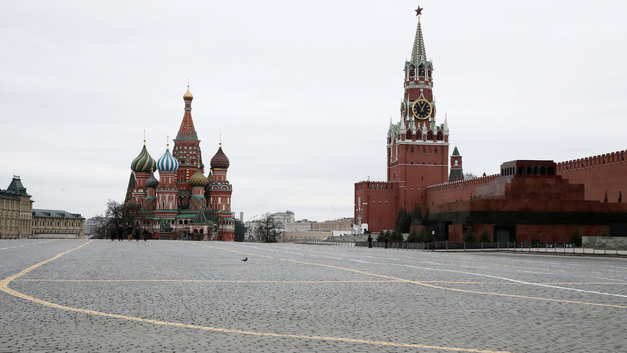 Вид на опустевшую Красную площадь в Москве, 30 марта 2020 года