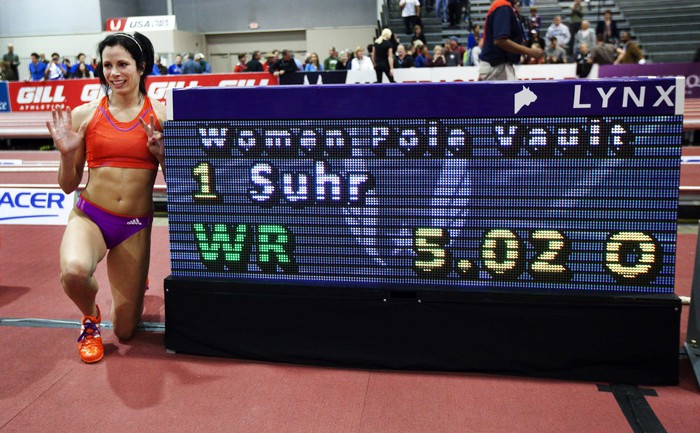 Дженнифер Сур стала второй спортсменкой, прыгнувшей с&nbsp;шестом выше пяти метров на&nbsp;официальных соревнованиях