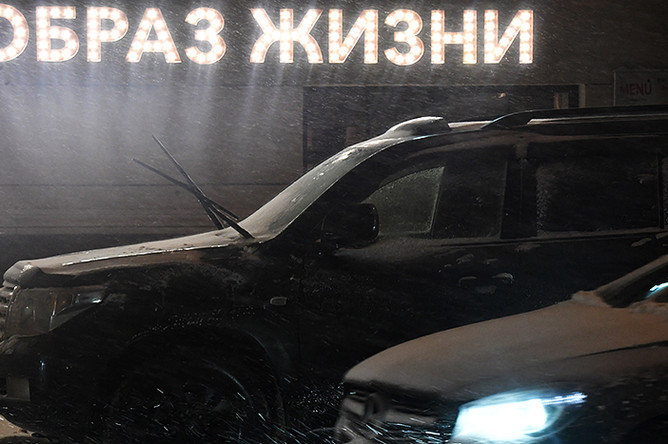 Автомобили в Москве во время снегопада