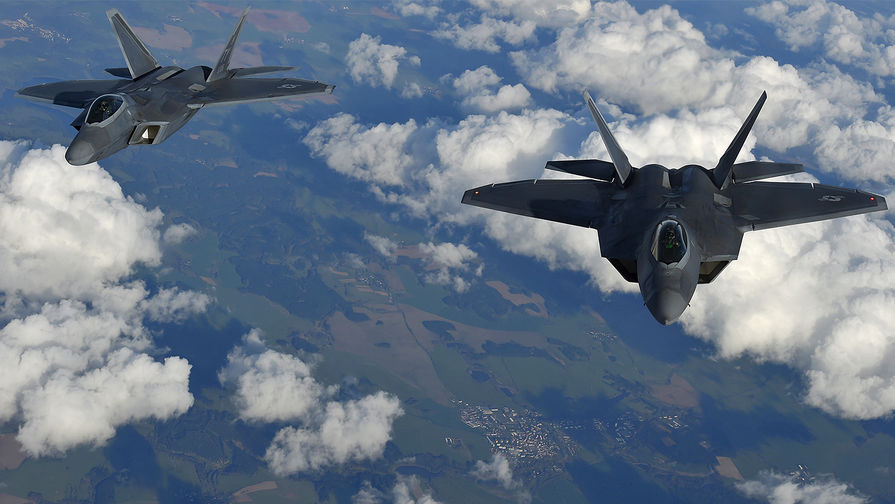 Nikkei: ВВС США перебрасывают на свою базу в Японии боевые самолеты F-22 Raptor