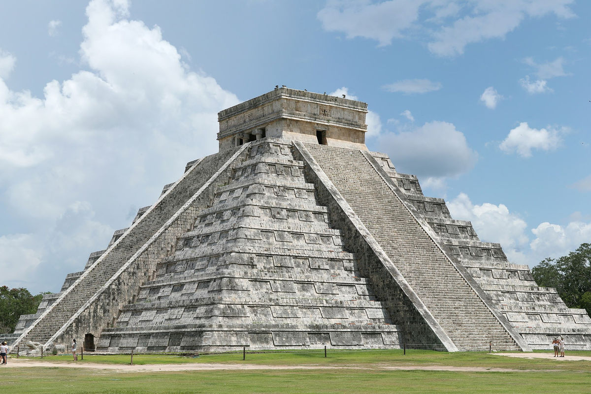 Пирамида Кукулькана (храмовое сооружение майя Чичен-Ица)