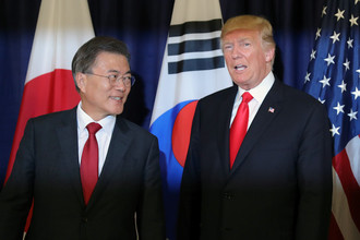 Президент Южной Кореи Мун Джэин и президент США Дональд Трамп на саммите G20 в Гамбурге, 2017 год
