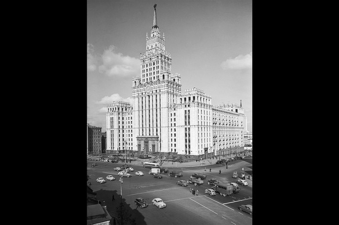 Высотное здание на Лермонтовской площади (позднее — площади Красных Ворот), 1954 год