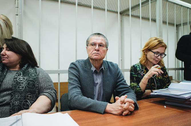 Бывший министр экономического развития России Алексей Улюкаев во время заседания Замоскворецкого суда в Москве, 13 ноября 2017 года