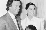 Энрике Иглесиас с родителями, 1984 год