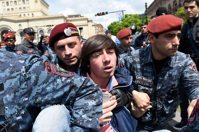 Акция протеста на площади Республики в Ереване, 22 апреля 2018 года