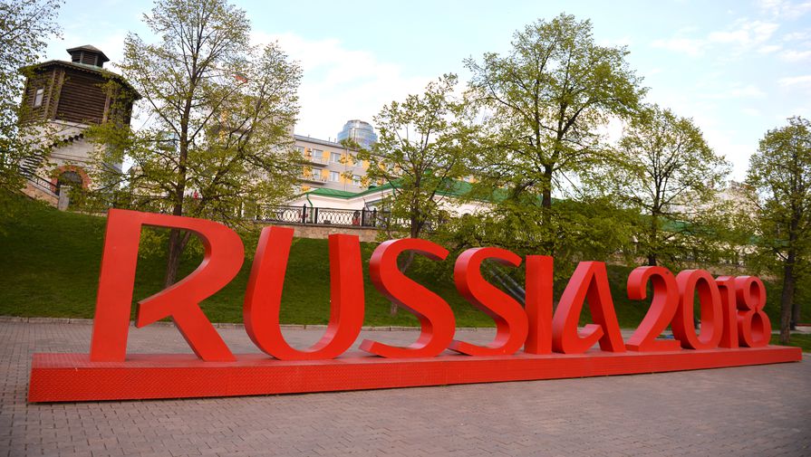 Инсталляция Россия-2018, установленная к ЧМ-2018 по футболу, в Екатеринбурге.