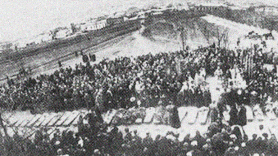 Пятигорск, 1919 год. Перезахоронение жертв большевистского террора. Панихида.