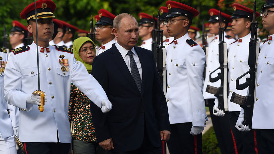Президент России Владимир Путин и президент Сингапура Халима Якоб во время встречи в&nbsp;резиденции Истана, 13 ноября 2018 года
