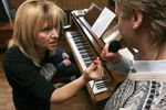 Валентина Легкоступова на занятиях по классу эстрадного вокала в Российской академии музыки имени Гнесиных, 2008 год