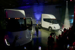 Мероприятие, посвященное отправке первых грузовиков Tesla Semi заказчикам, 1 декабря 2022 года