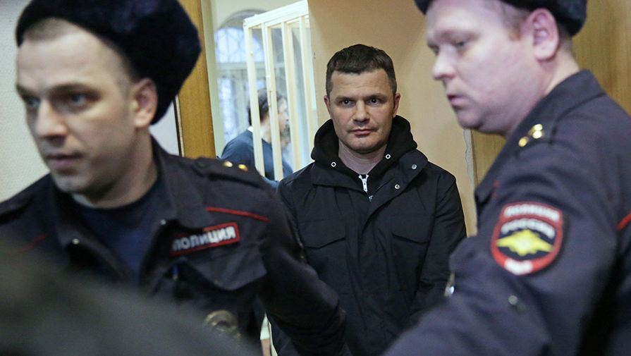 Владелец аэропорта Домодедово Дмитрий Каменщик, обвиняемый по делу о теракте в Домодедово в январе 2011 года, во время рассмотрения ходатайства следствия в Басманном суде