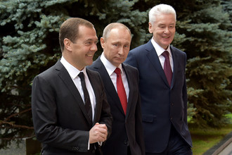 Председатель правительства РФ Дмитрий Медведев, президент РФ Владимир Путин и мэр Москвы Сергей Собянин