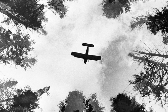 Самолет Ан-2 над тайгой, 1972 год