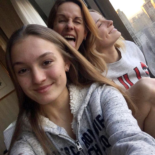 Екатерина Гордеева с дочерьми Дашей и Лизой