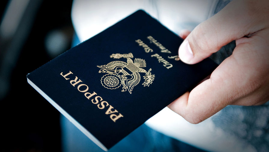 В консульстве РФ назвали невозможным оформление визы иностранцам с "гендером Х" в паспорте