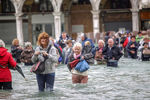 Туристы на площади Святого Марка в Венеции, 29 октября 2018 года