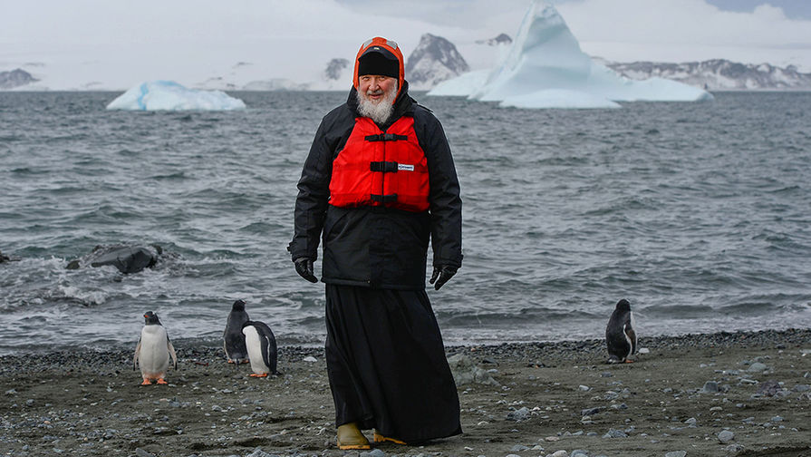 Патриарх Московский и всея Руси Кирилл во время визита на российскую полярную станцию «Беллинсгаузен» на острове Ватерлоо в Антарктиде, 2016 год 