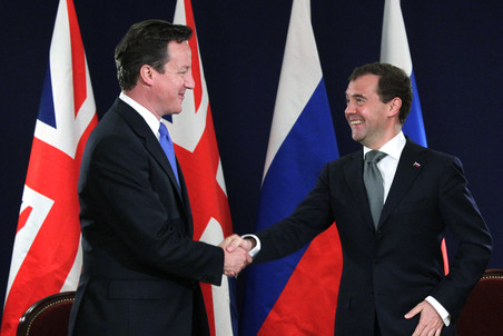  Премьер-министр Великобритании Дэвид Кэмерон и президент России Дмитрий Медведев