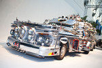 Самым длинным автомобилем шоу можно назвать по праву 9-метровую машину, собранную из запчастей, принадлежащих 40 различным моделям.