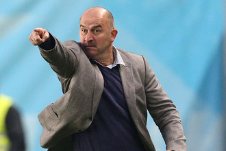 Станислав Черчесов эмоционален у бровки