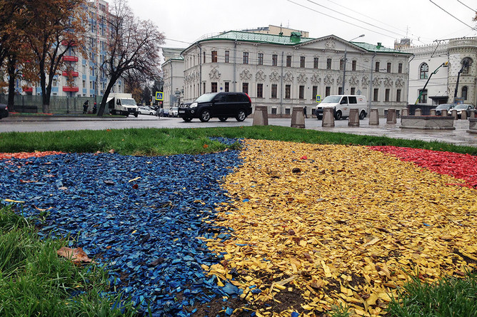 Клумба у метро «Арбатская»