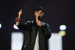 Джастин Бибер получил статуэтку в номинации «Лучший мировой исполнитель»