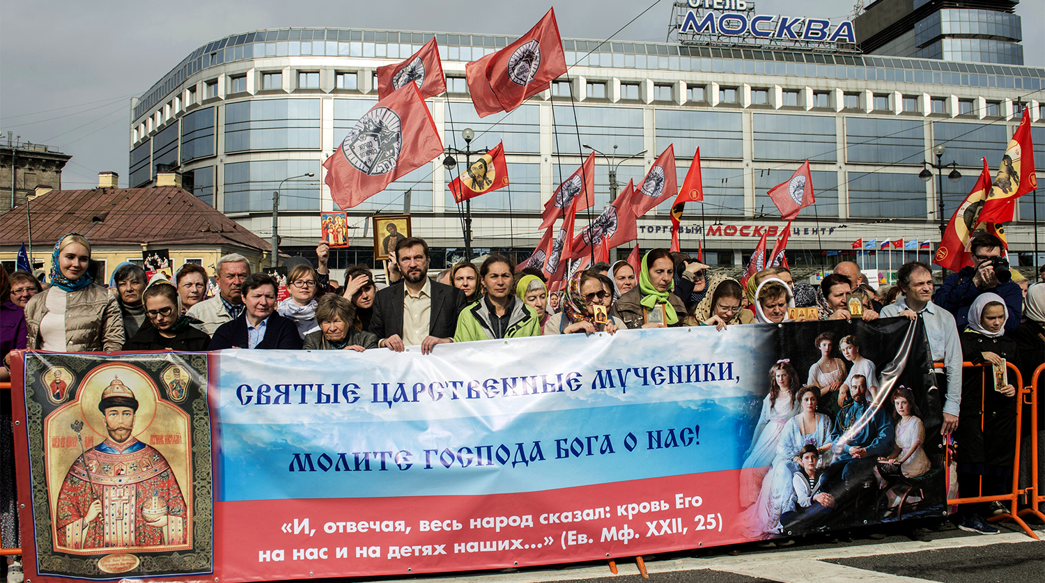 Во время крестного хода в честь дня перенесения мощей Александра Невского в Санкт-Петербурге, 12 сентября 2017 года