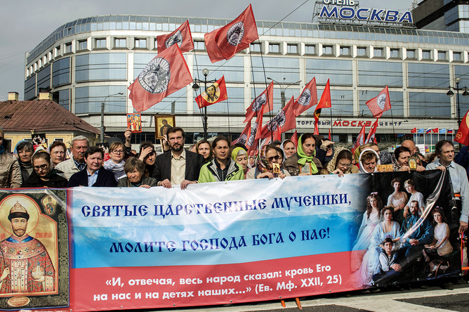 Во время крестного хода в честь дня перенесения мощей Александра Невского в Санкт-Петербурге, 12 сентября 2017 года
