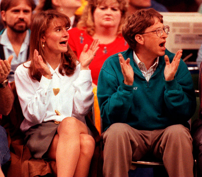 Мелинда Френч и Билл Гейтс на&nbsp;матче с&nbsp;участием &laquo;Сиэтл Суперсоникс&raquo;, 1993 год