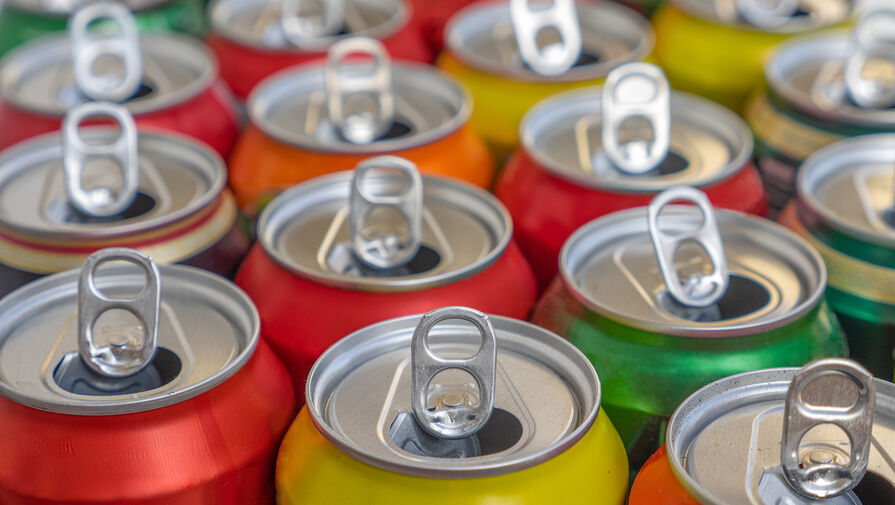 Россиянам объяснили, нужно ли мыть банку с газировкой перед тем, как из нее пить