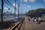 Эвакуация жителей из города Лахайна на острове Мауи в связи с лесными пожарами, Гавайские острова, 9 августа 2023 года