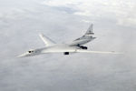 Советский сверхзвуковой стратегический бомбардировщик Ту-160 в воздухе, 1989 год