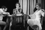 Армен Джигарханян, Светлана Мизери и Светлана Немоляева в сцене из спектакля «Трамвай «Желание» в Театре Маяковского, 1971 год