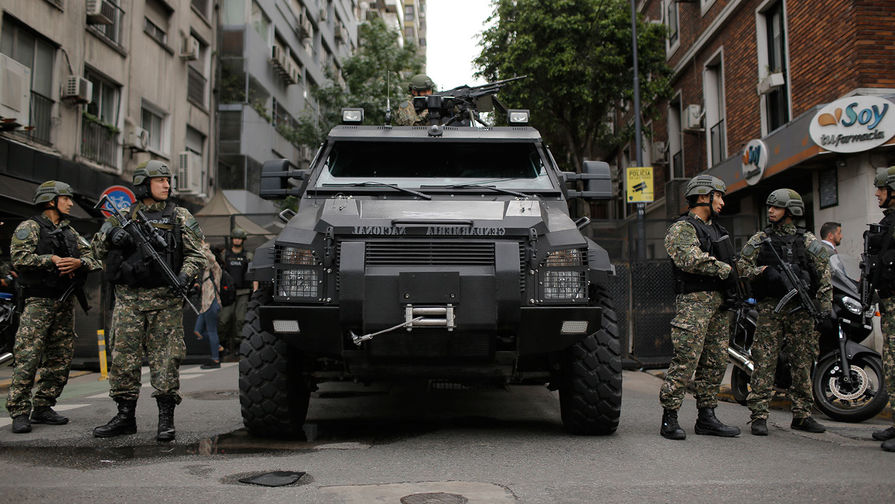 Сотрудники полиции на&nbsp;улицах Буэнос-Айреса