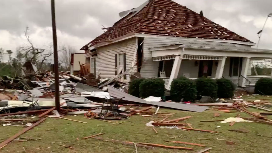 Последствия мощного торнадо в Алабаме