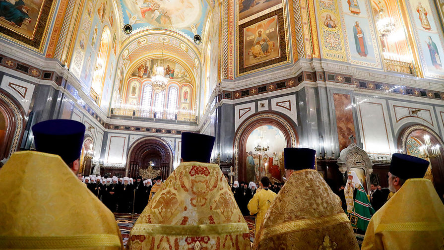Во время торжественного молебна по случаю начала Архиерейского собора Русской православной церкви в храме Христа Спасителя, 29 ноября 2017 года