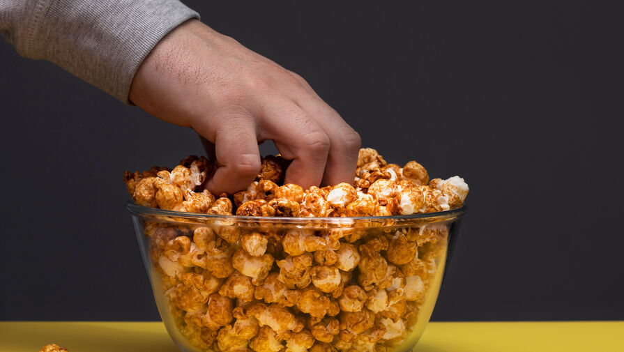Врач рассказал, какой вид попкорна помогает худеть