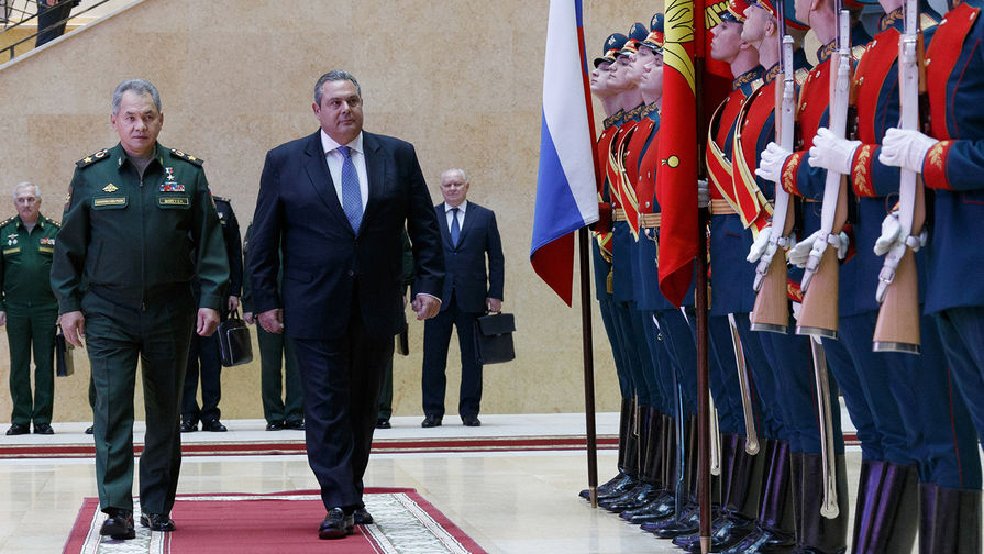 Министр обороны России генерал армии Сергей Шойгу и министр обороны Греции Панос Камменос на встрече в Москве, 29 сентября 2018 года